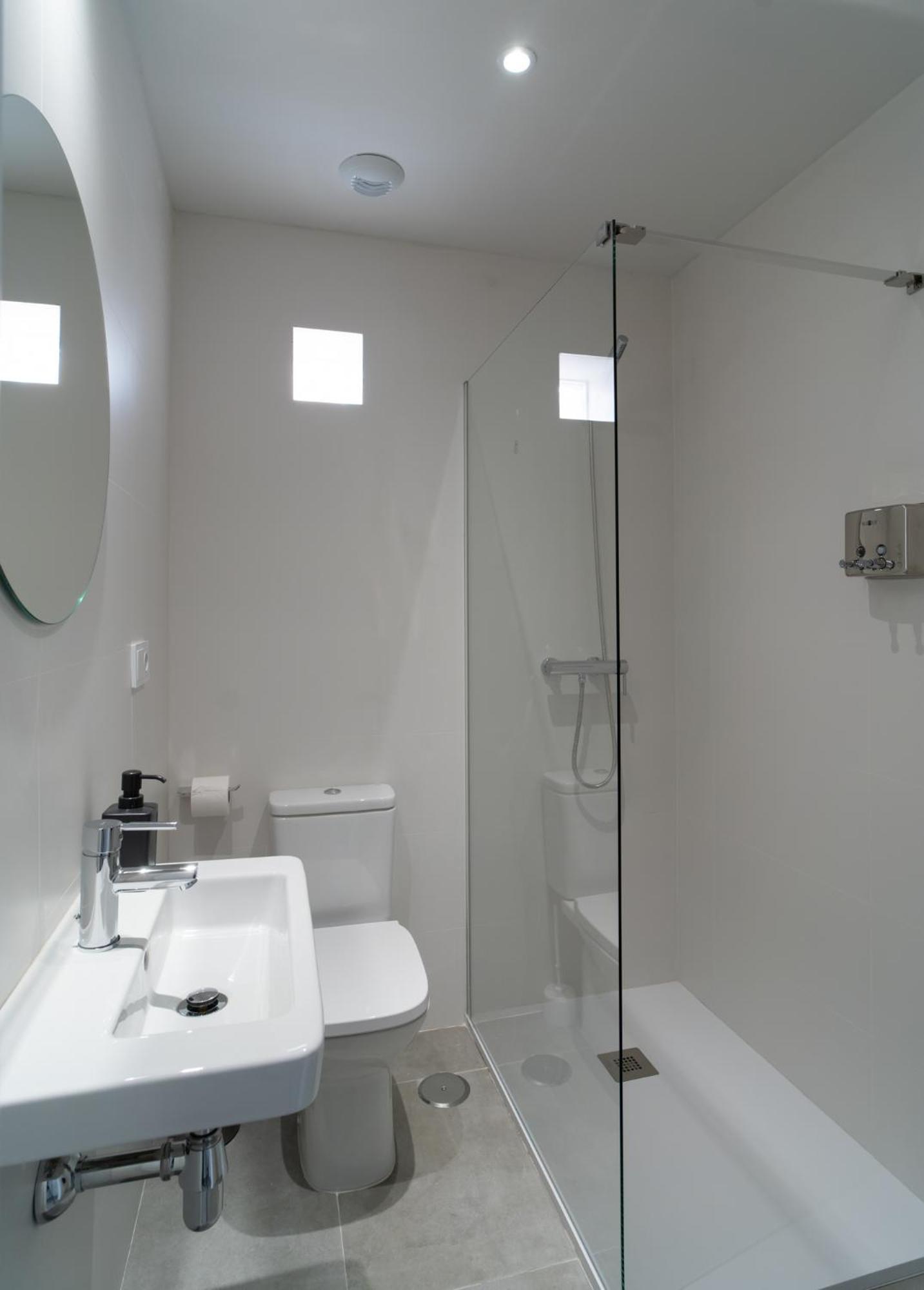 Apartament Aac - Con Terraza, Muy Amplio, Totalmente Equipado, Cerca Del Centro Y Nuevo! *