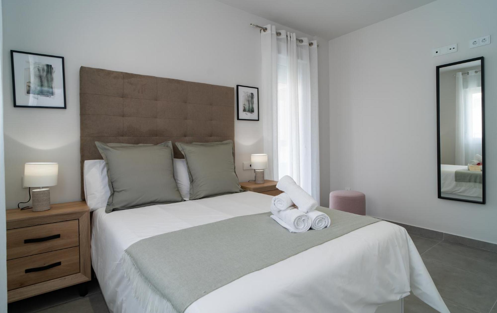 Apartament Aac - Con Terraza, Muy Amplio, Totalmente Equipado, Cerca Del Centro Y Nuevo! *